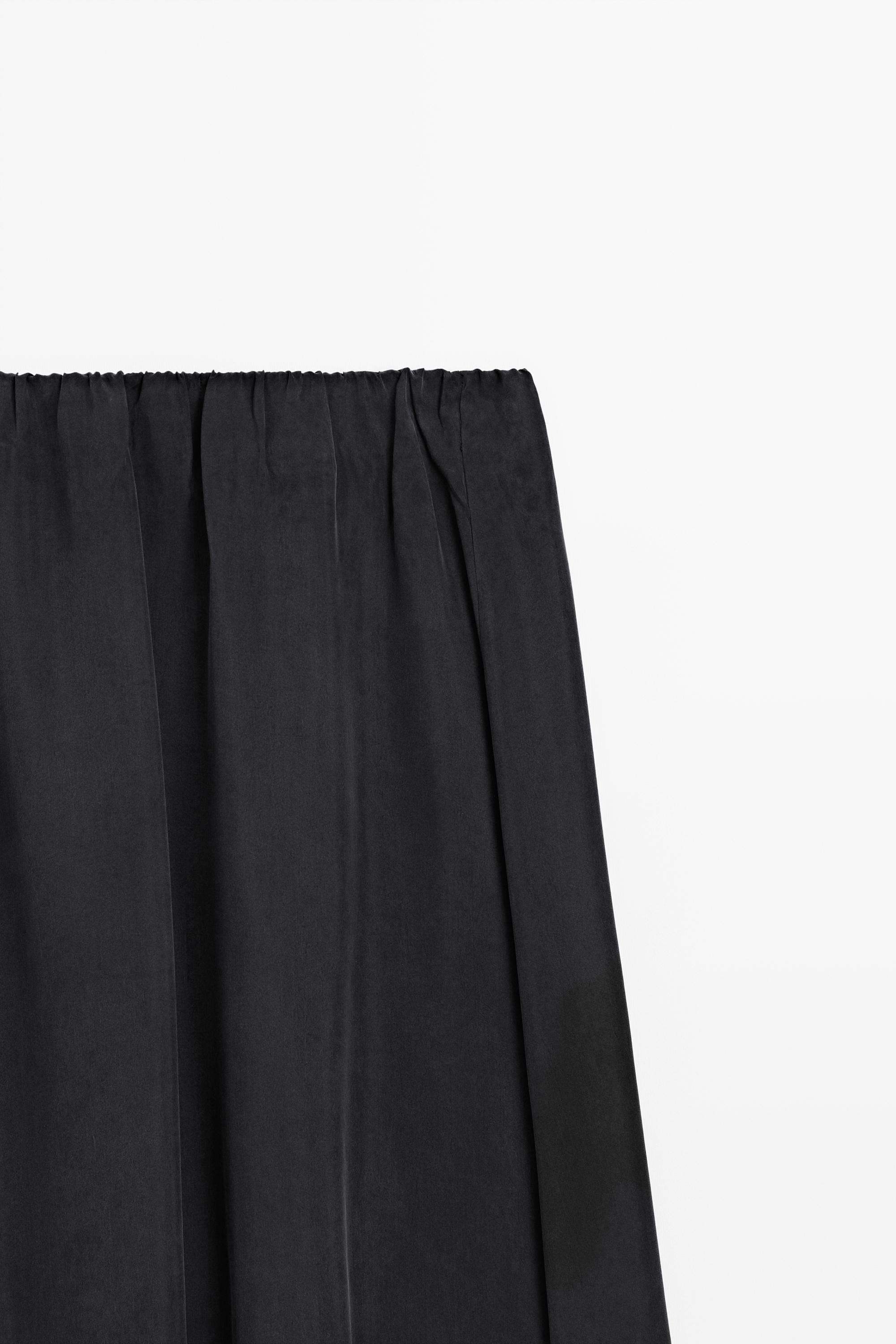 Voluminous midi skirt